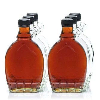 वूज़ी हॉट सॉस की बोतलें